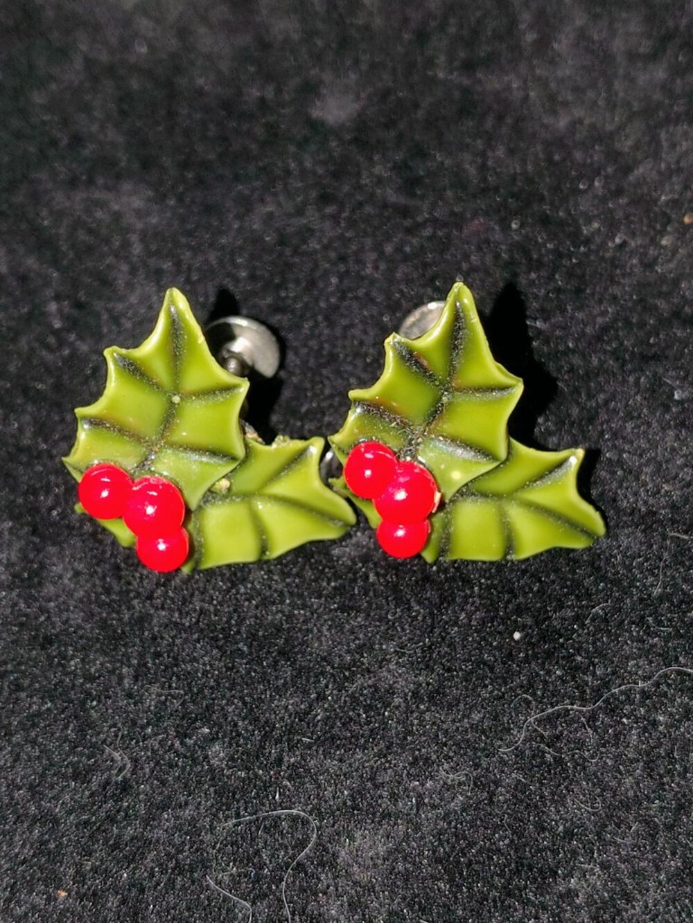 Vintage Mid‑Century Holly Berry Screw‑Back Earrings – Christmas – 1"